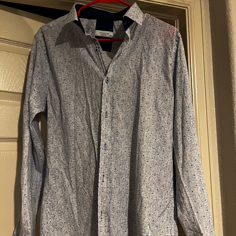 Fit men’s Slim Fir dress shirt (blue/white) runs small.